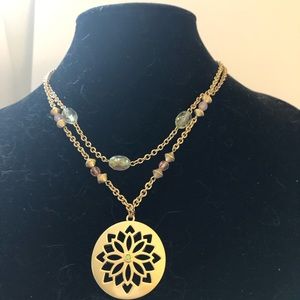 NWT Gold Medallion necklace 💝